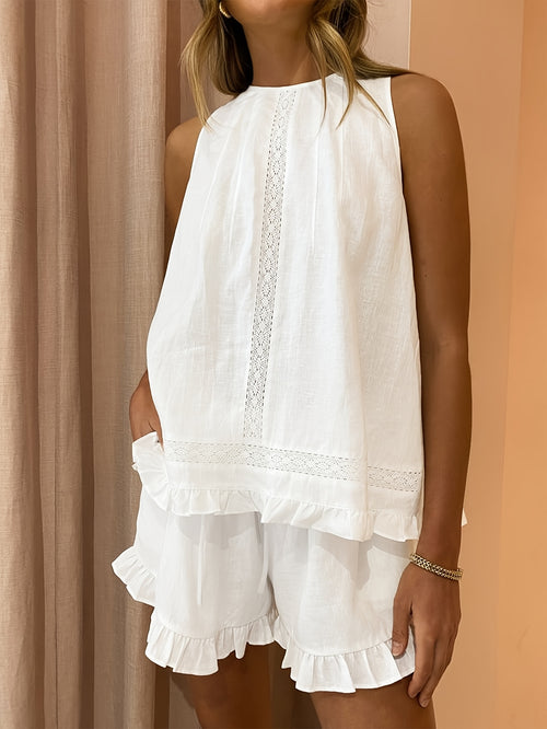 Luźny bawełniany komplet – bluzka z koronką bez rękawów i szorty z falbanką