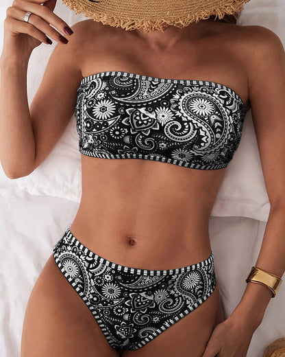 Bikini w etnicznym wzorze