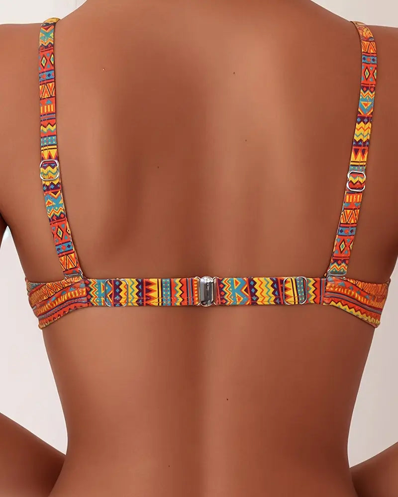 Dwuczęściowy kostium kąpielowy z pasiaste górą bikini