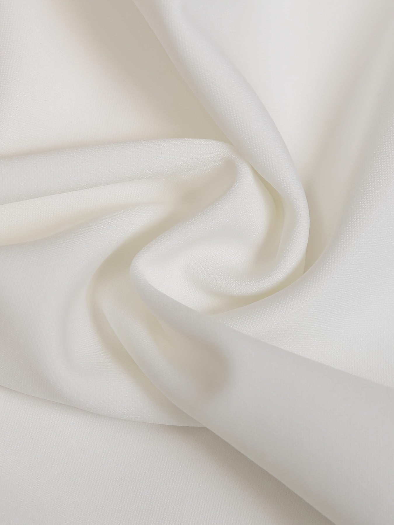 Stylowy biały damski komplet – marynarka i spódnica, klasyczny kołnierz, długi rękaw, idealny na jesień i zimę