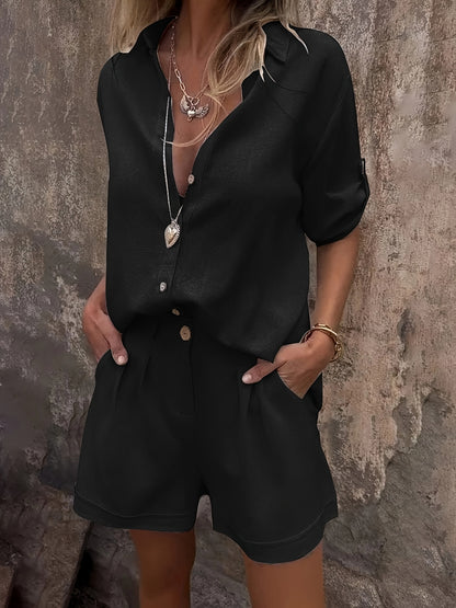 Stylowy lniany komplet – luźna koszula i szorty z wysokim stanem