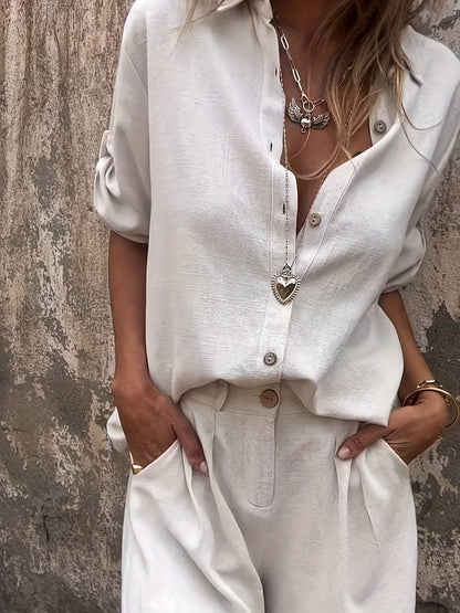 Stylowy lniany komplet – luźna koszula i szorty z wysokim stanem