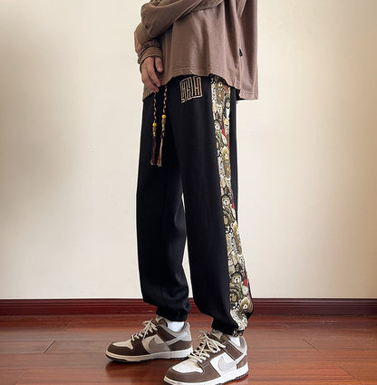 Spodnie dresowe z nadrukiem Bryan Kostle